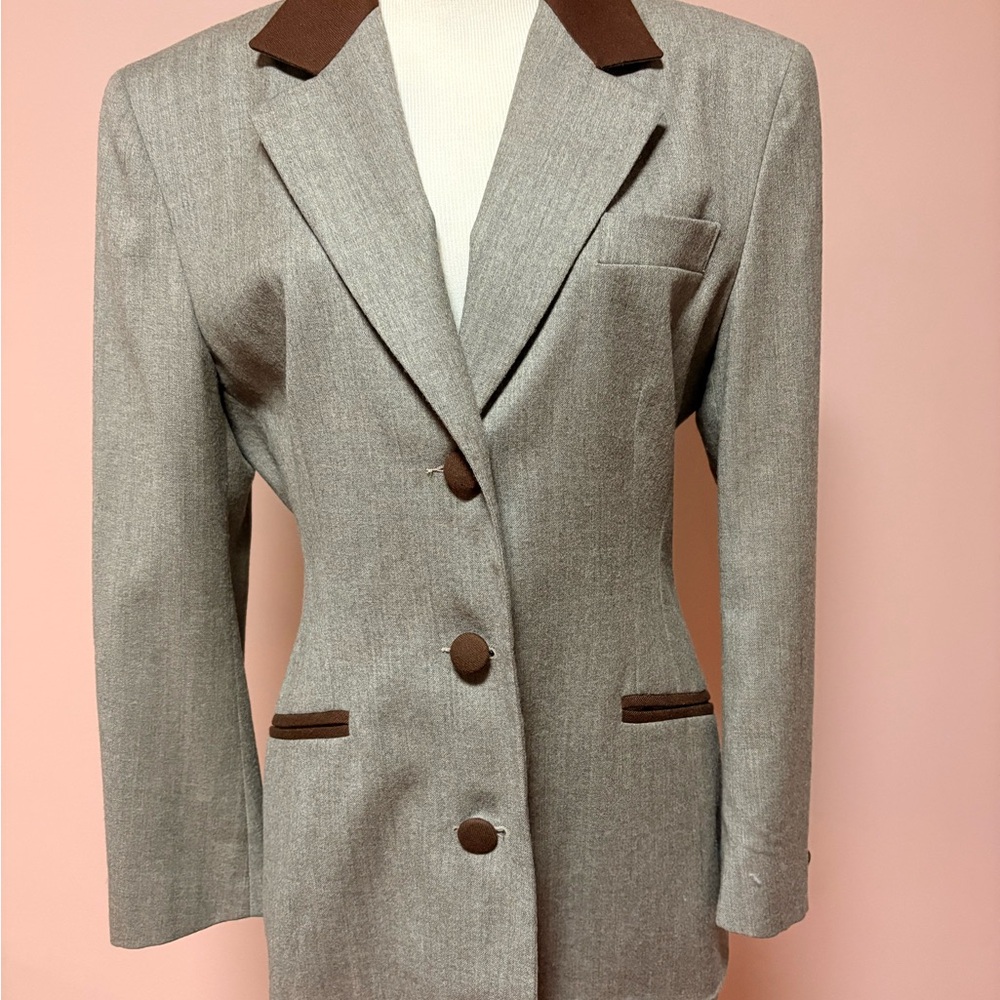 Chic Women's Blazer in Gray with Brown Accents
